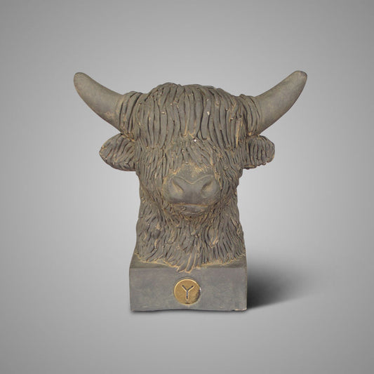 Brynxz Statue Scottish Highlander Bull